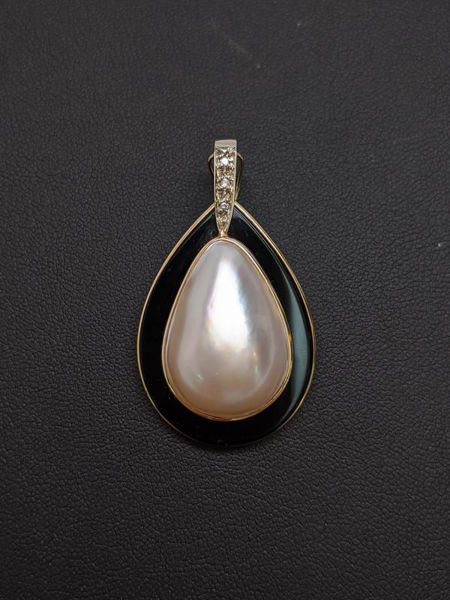 Picture of Onyx and Mabe Pearl Pendant
