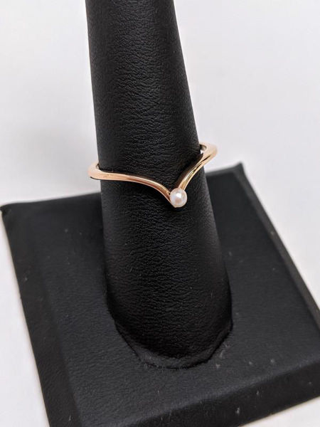 Picture of Pearl and Rose Gold V Band